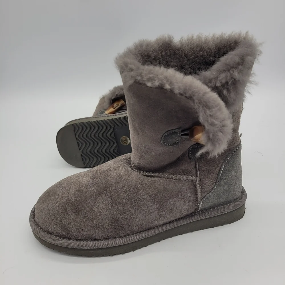Cozie Steps Shoes Women's 6.5 Genuine Australian Sheepskin Toggle Short Boots